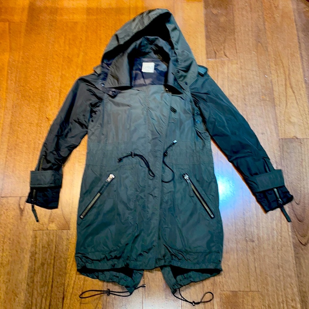 SAM. NewYork Nylon Jacket Sz M Army Green very good condition. Removable hood